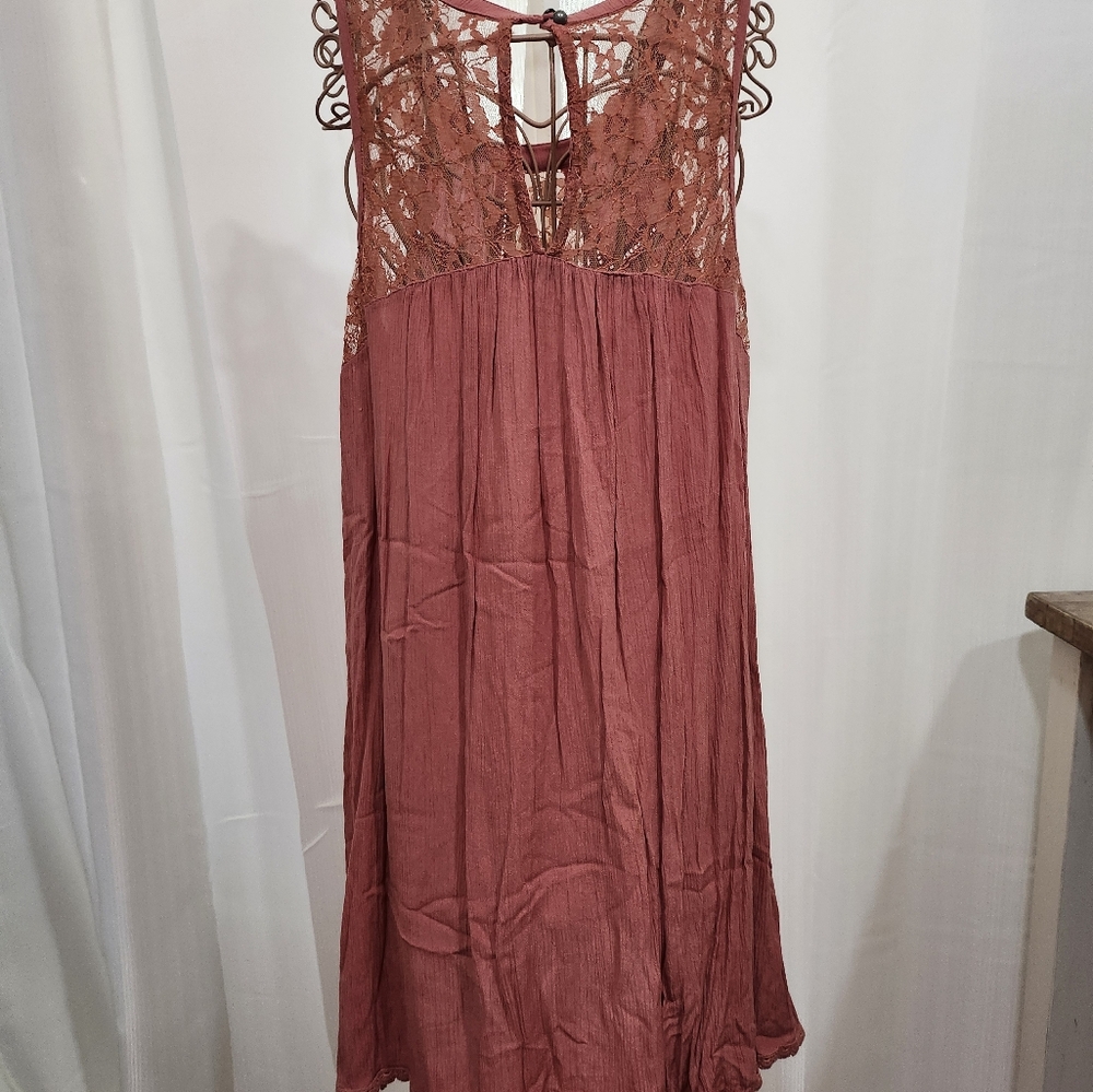 Patrons of Peace Lace Midi Dress in Dusty Rose - Picture 3 of 4